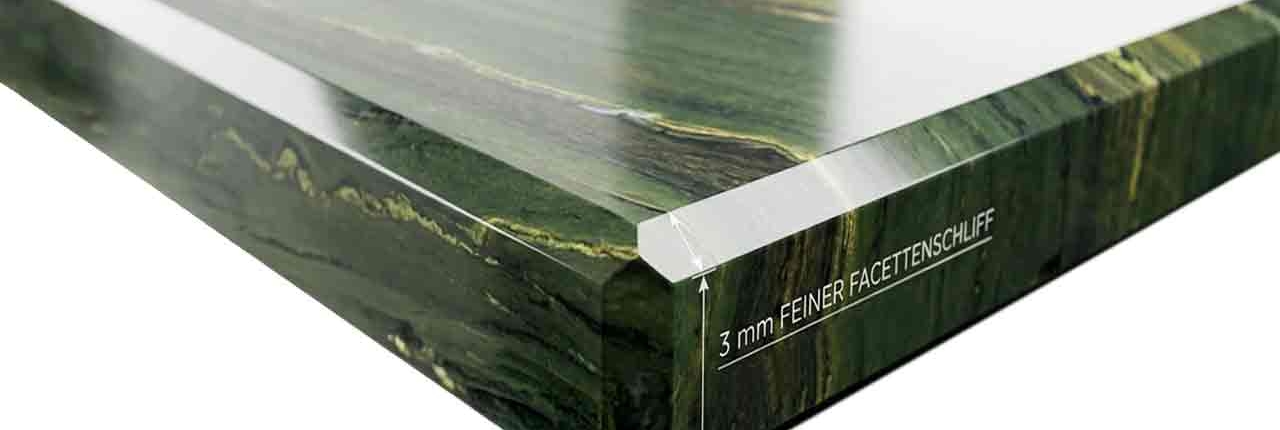 Detail Tischplatten Kante mit Facettenschliff