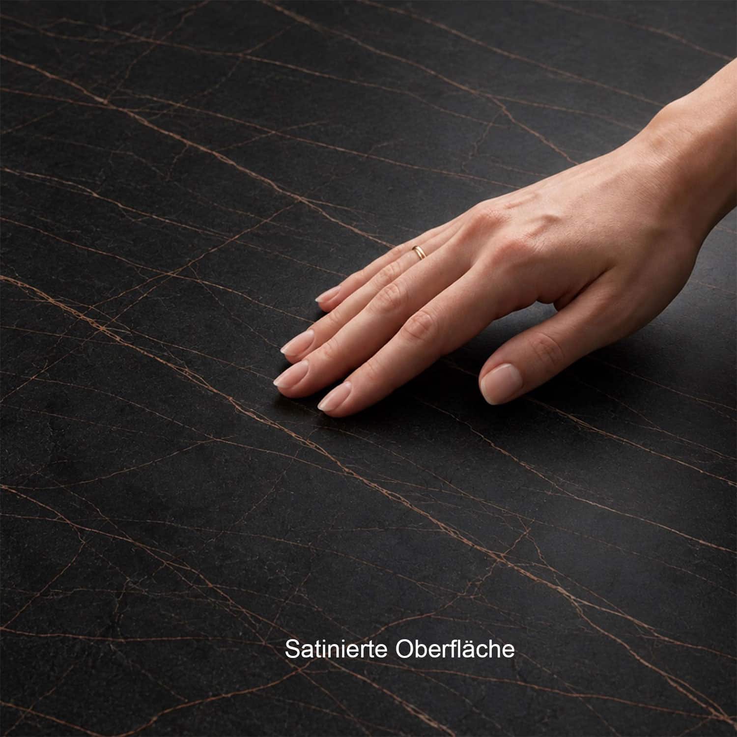 Detail des Esstischs TERRA mit Steinplatte aus Keramik oder Silestone in satinierter Oberfläche
