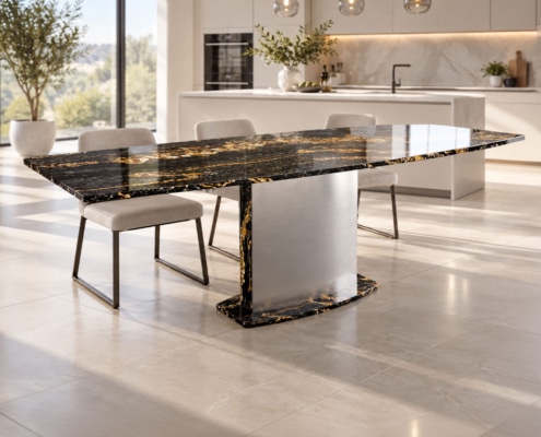 Esstisch TERRA aus Marmor und Granit mit schwarzer Magna-Black-Gold-Granitplatte und goldfarbener Bänderung, individuell bis 300 cm.